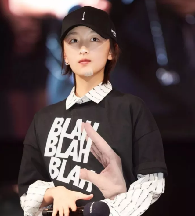 今年秋冬最chic！原來短發(fā)和帽子這么配?。? border=