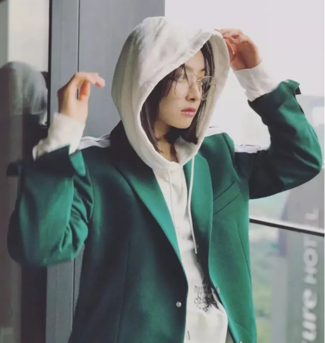 今年秋冬最chic！原來短發(fā)和帽子這么配??！